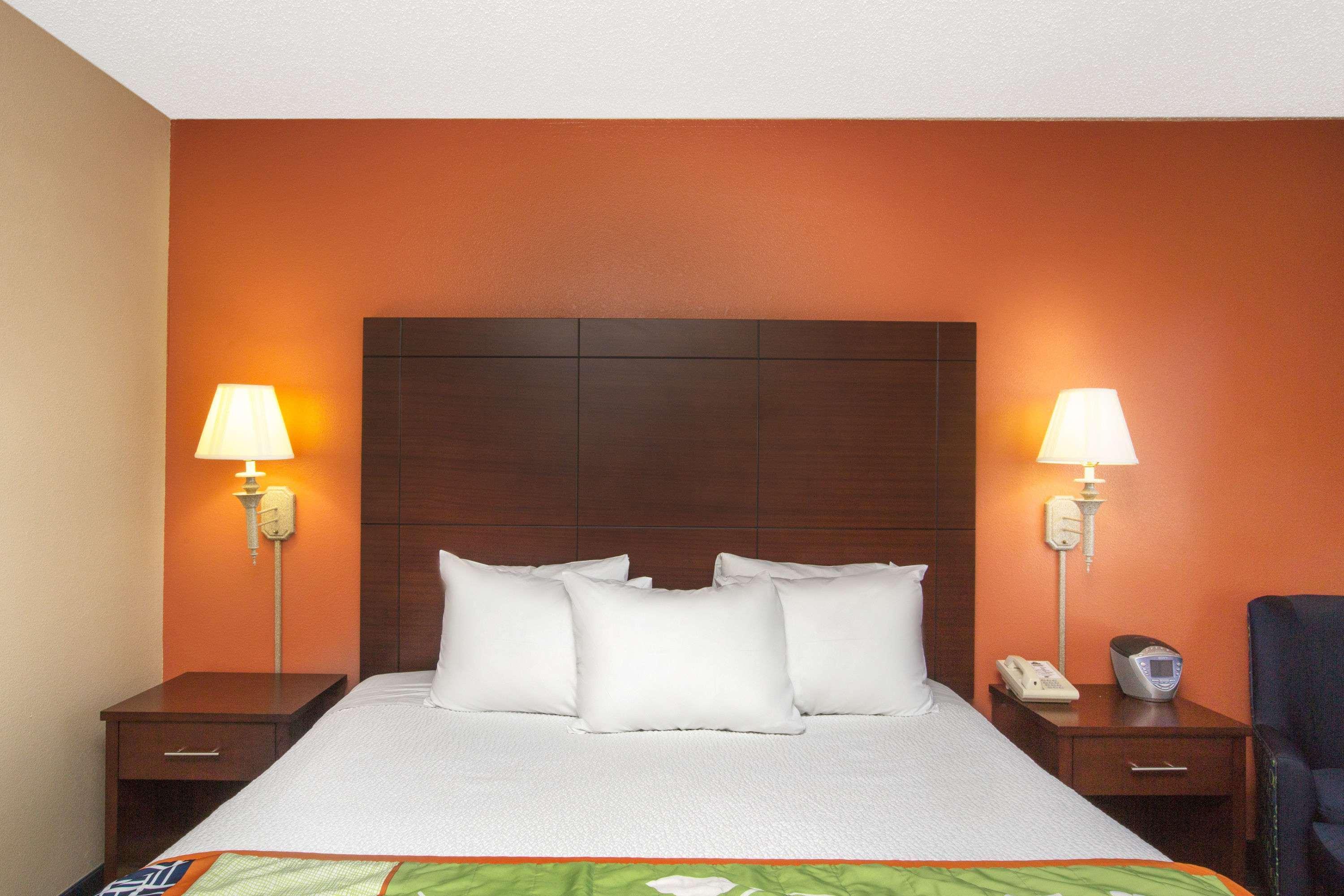 Days Inn By Wyndham Fremont Kültér fotó