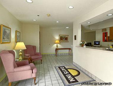 Days Inn By Wyndham Fremont Beltér fotó