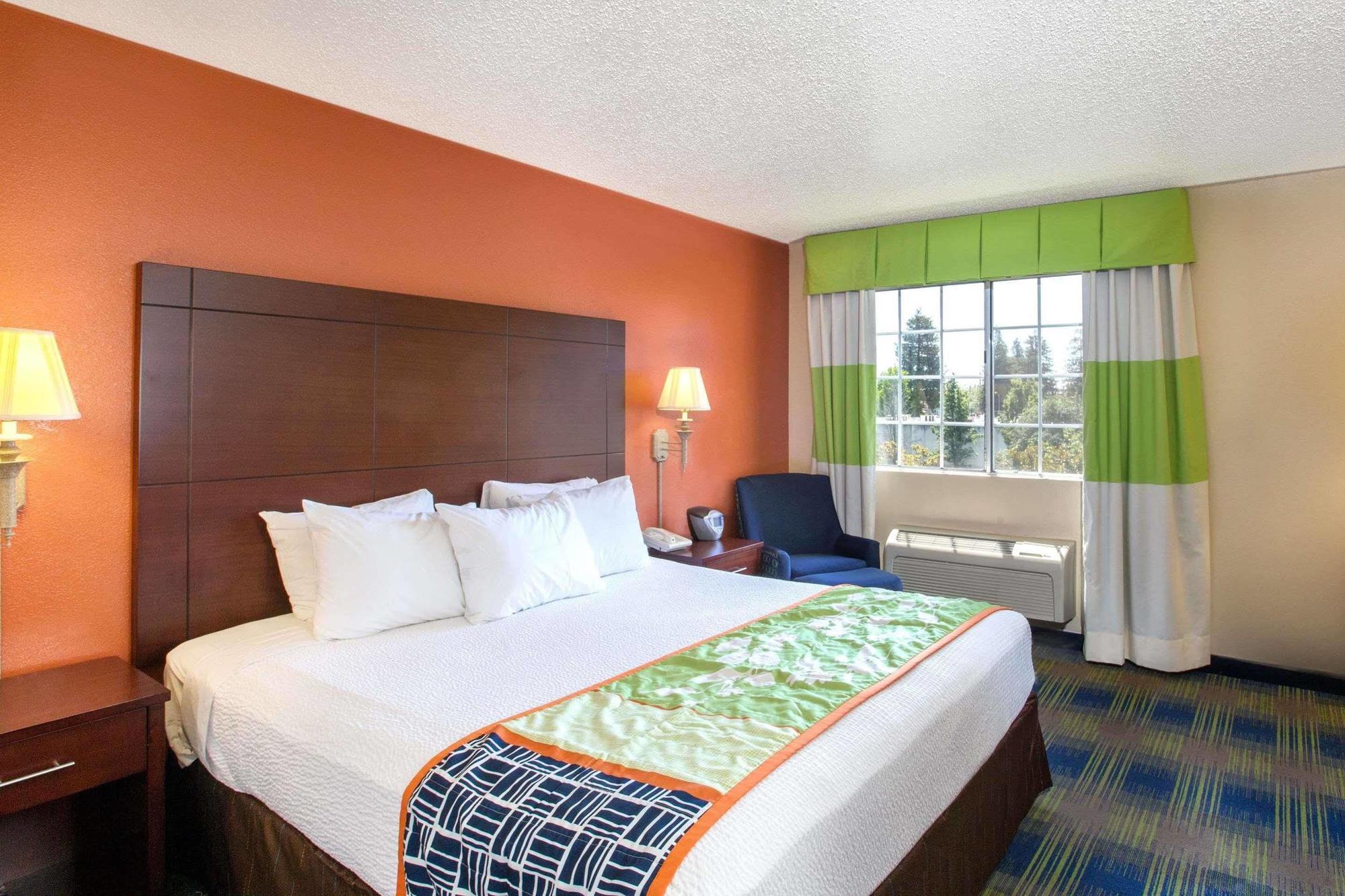 Days Inn By Wyndham Fremont Kültér fotó